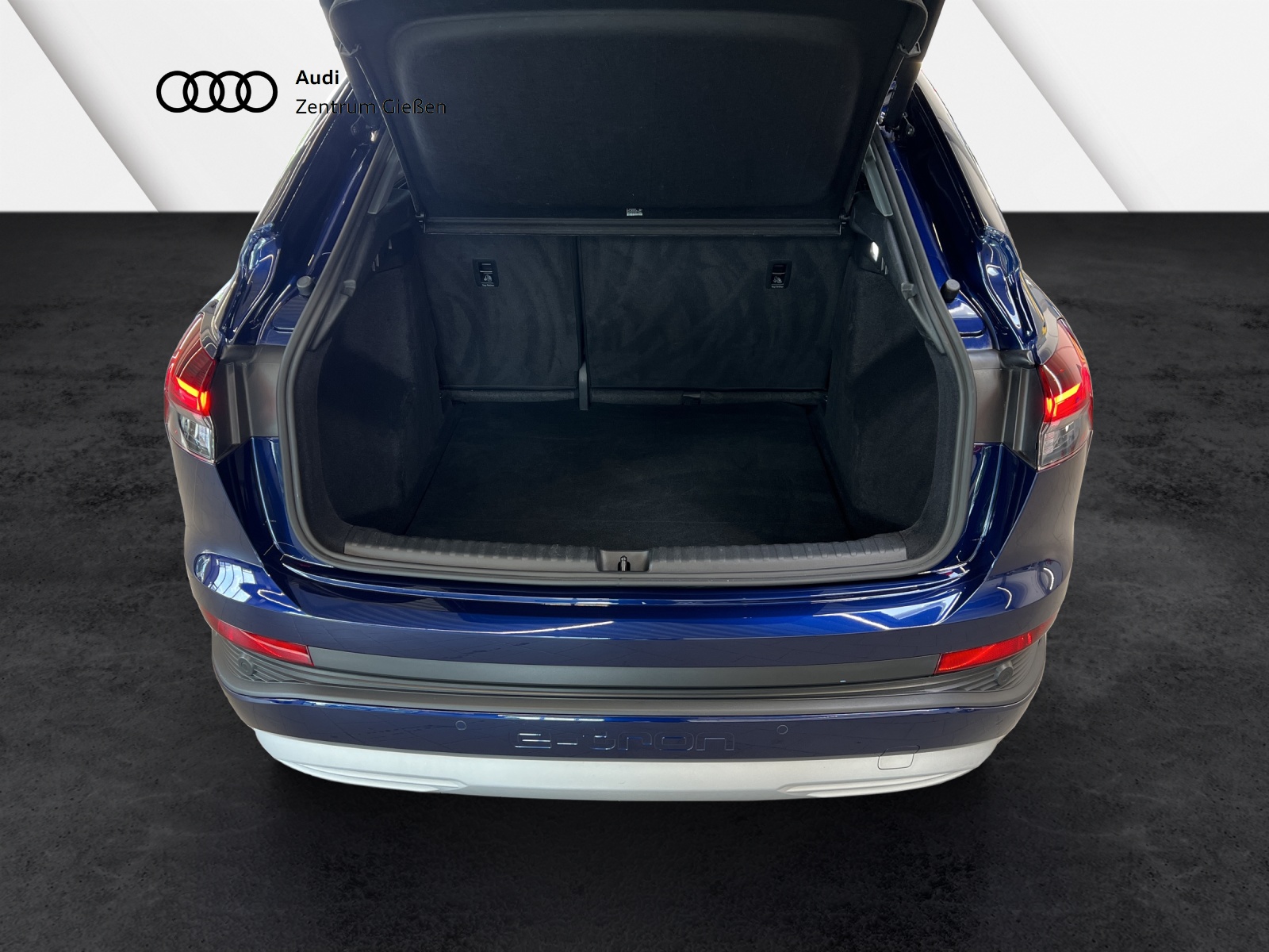 Q4 e-tron Sportback 40 basis MATRIX Pano Navi Plus