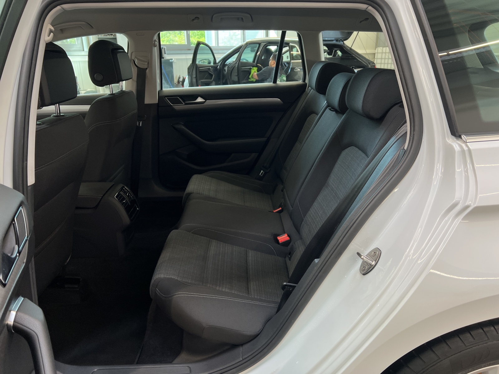 Passat Variant 2.0 TDI DSG Business LED TravelAssist Navi Rückkamera