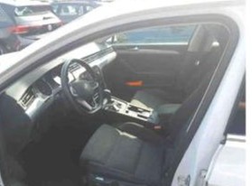 Passat Variant 2.0 TDI DSG Business LED TravelAssist Navi Rückkamera