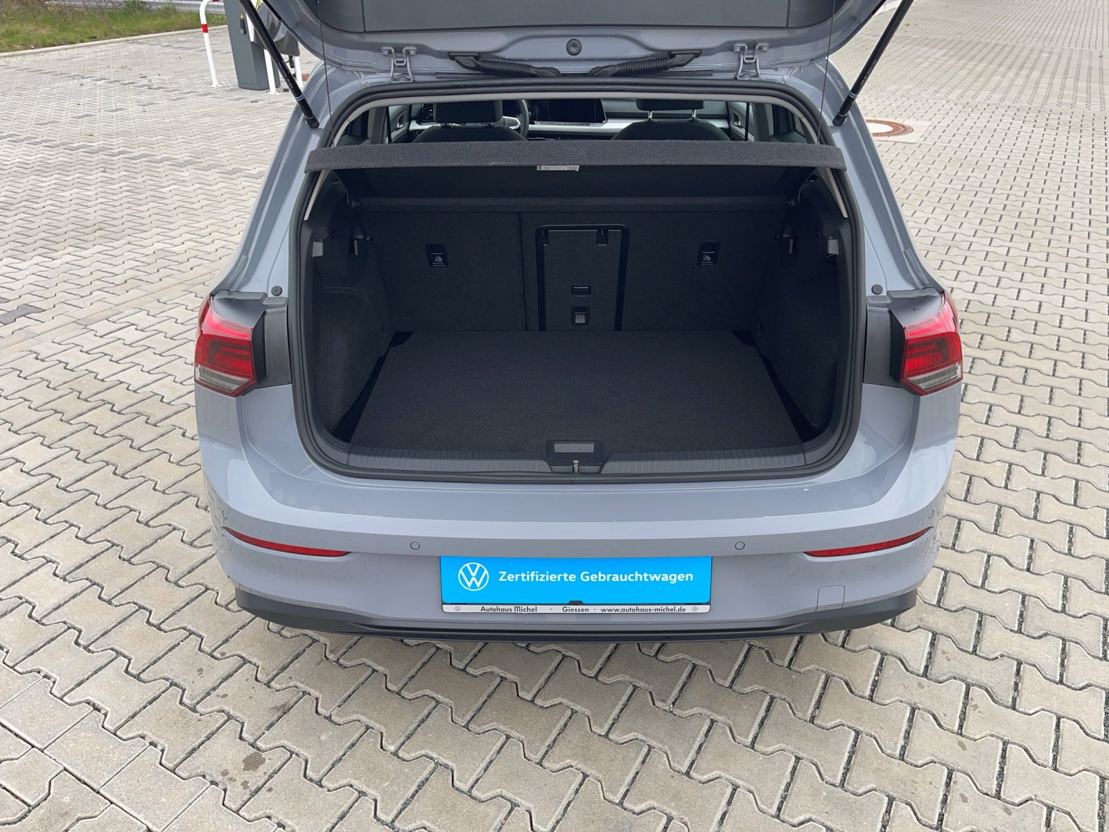 Golf VIII 1.0 eTSI DSG Life TravelAssist LED Navi Rückkamera