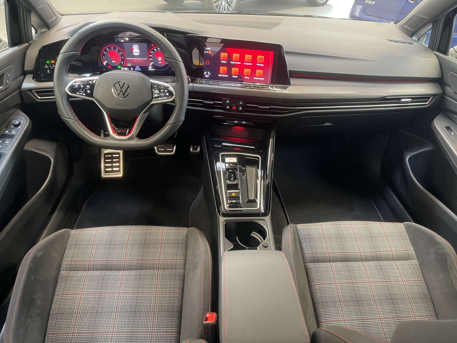 Golf VIII 2.0 TSI DSG GTI IQ-Light DCC HeadUp Navi Alu-19Zoll