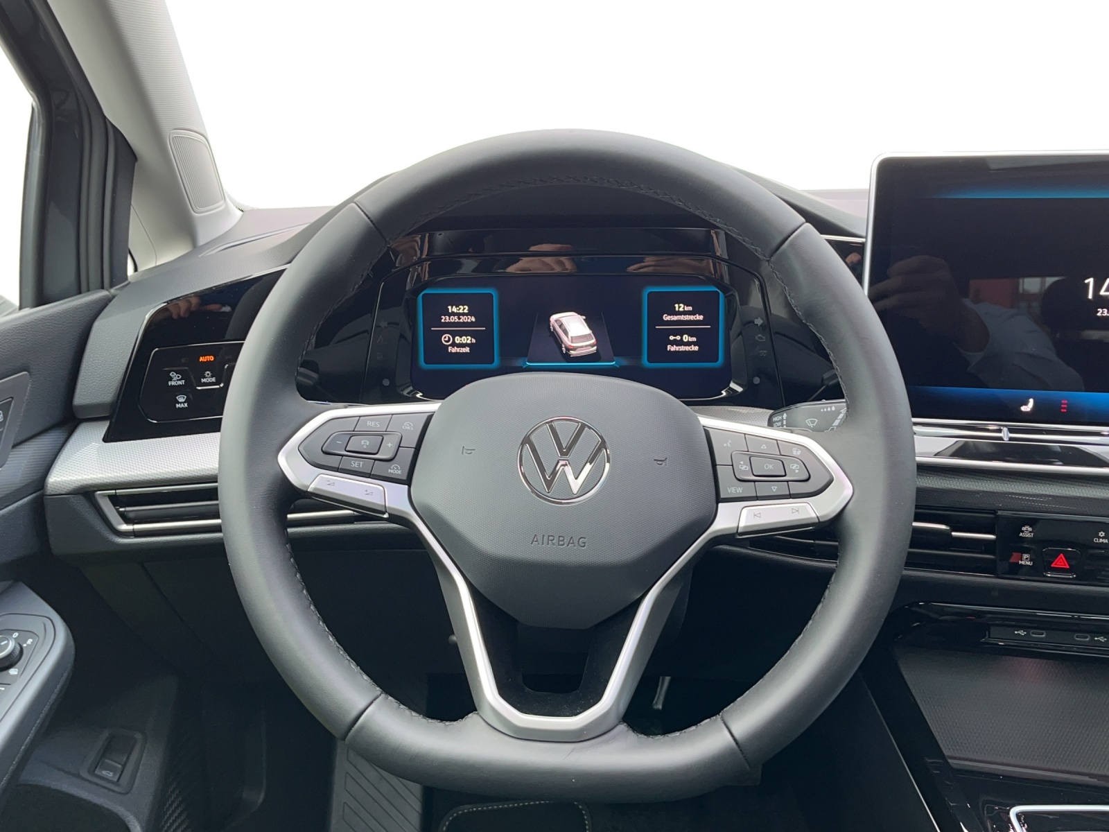 Golf VIII Variant 1.5 eTSI DSG Style LED-Plus Panodach HeadUp Navi AHK