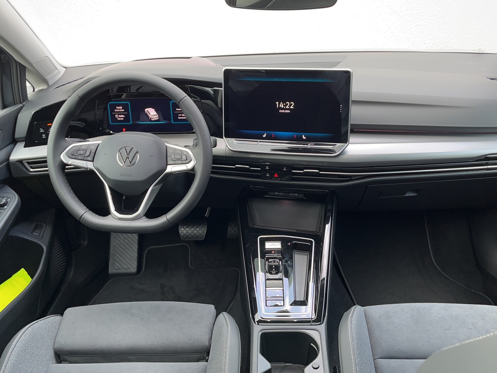 Golf VIII Variant 1.5 eTSI DSG Style LED-Plus Panodach HeadUp Navi AHK