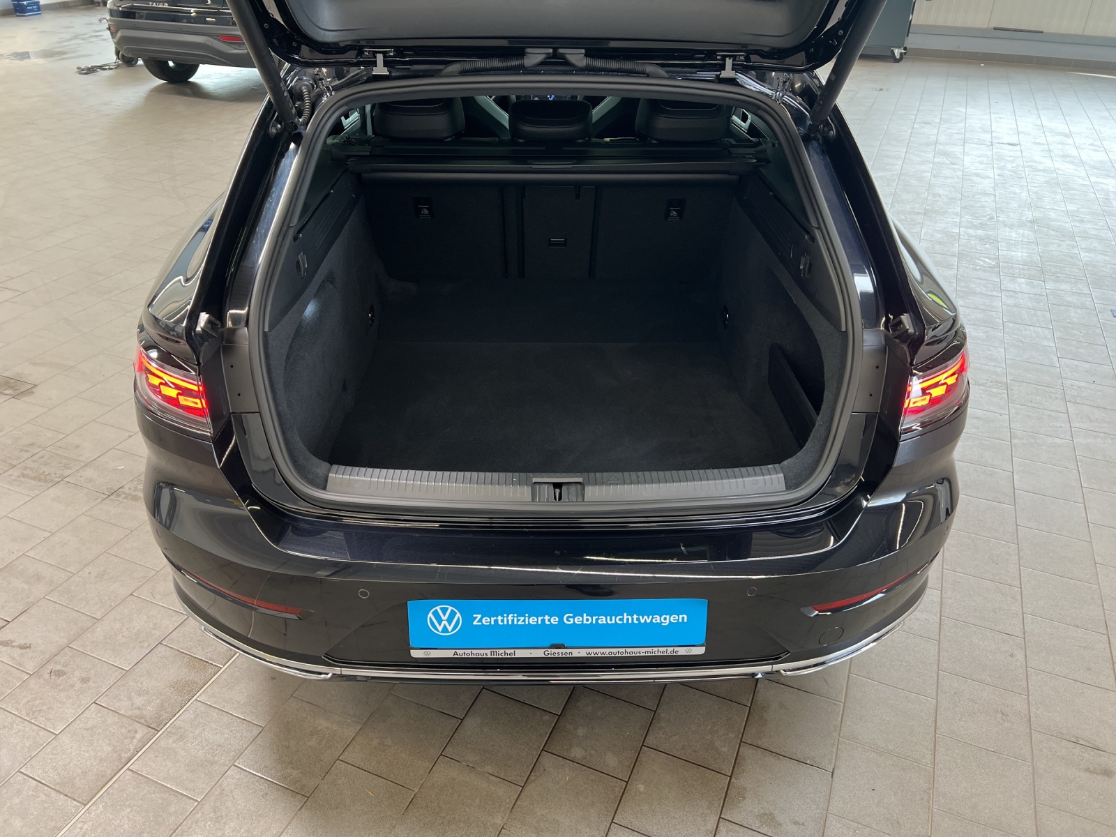 Arteon Shooting Brake 2.0 TSI DSG R-Line Leder Standheizung Schiebedach