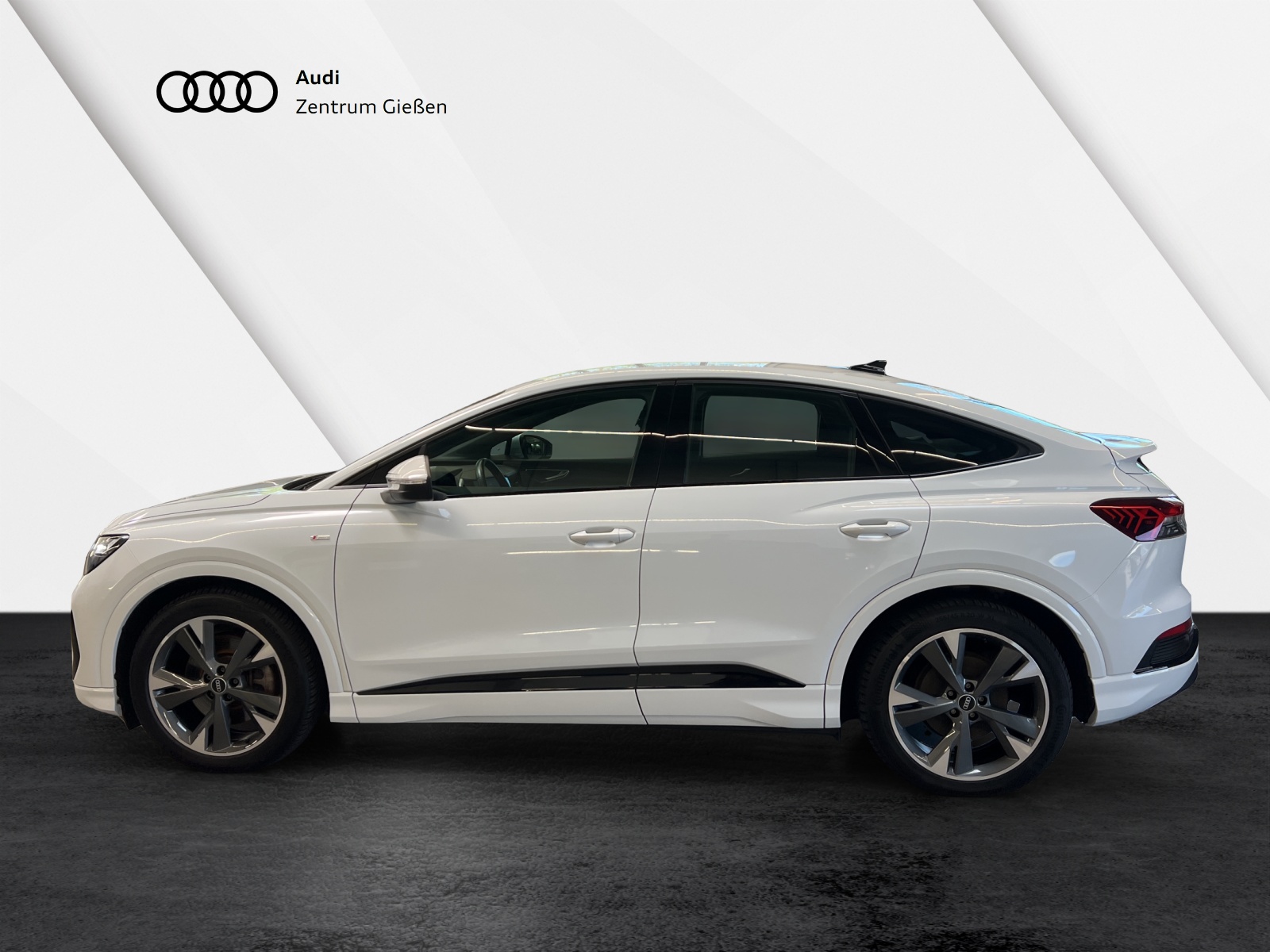 Q4 Sportback 40 e-tron S line Black MMI Navi Plus