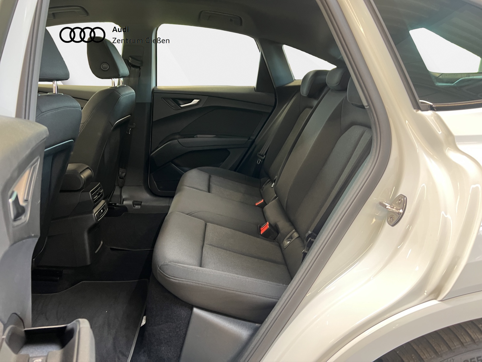 Q4 Sportback 40 e-tron S line Black MMI Navi Plus