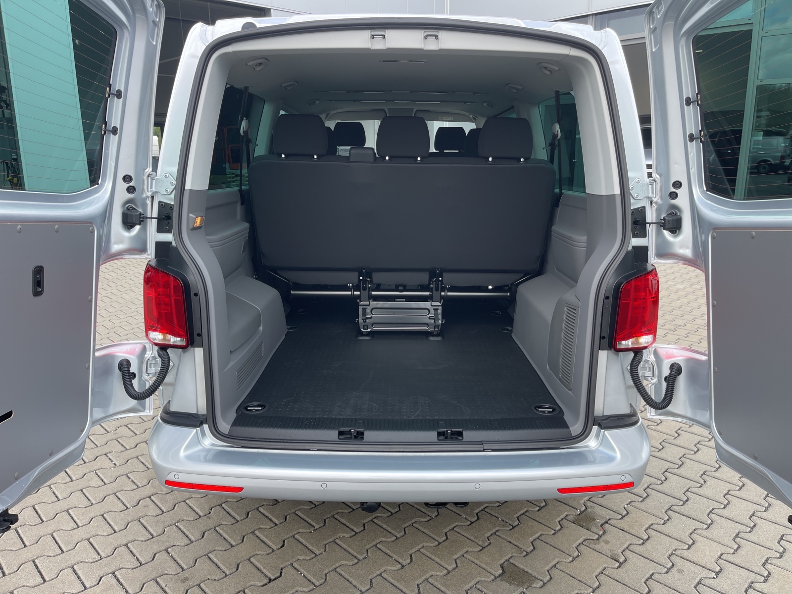 T6 Caravelle Trendline 6.1 2.0 TDI DSG AAHK LED PDC Climatronik ACC Navi Heckflügel