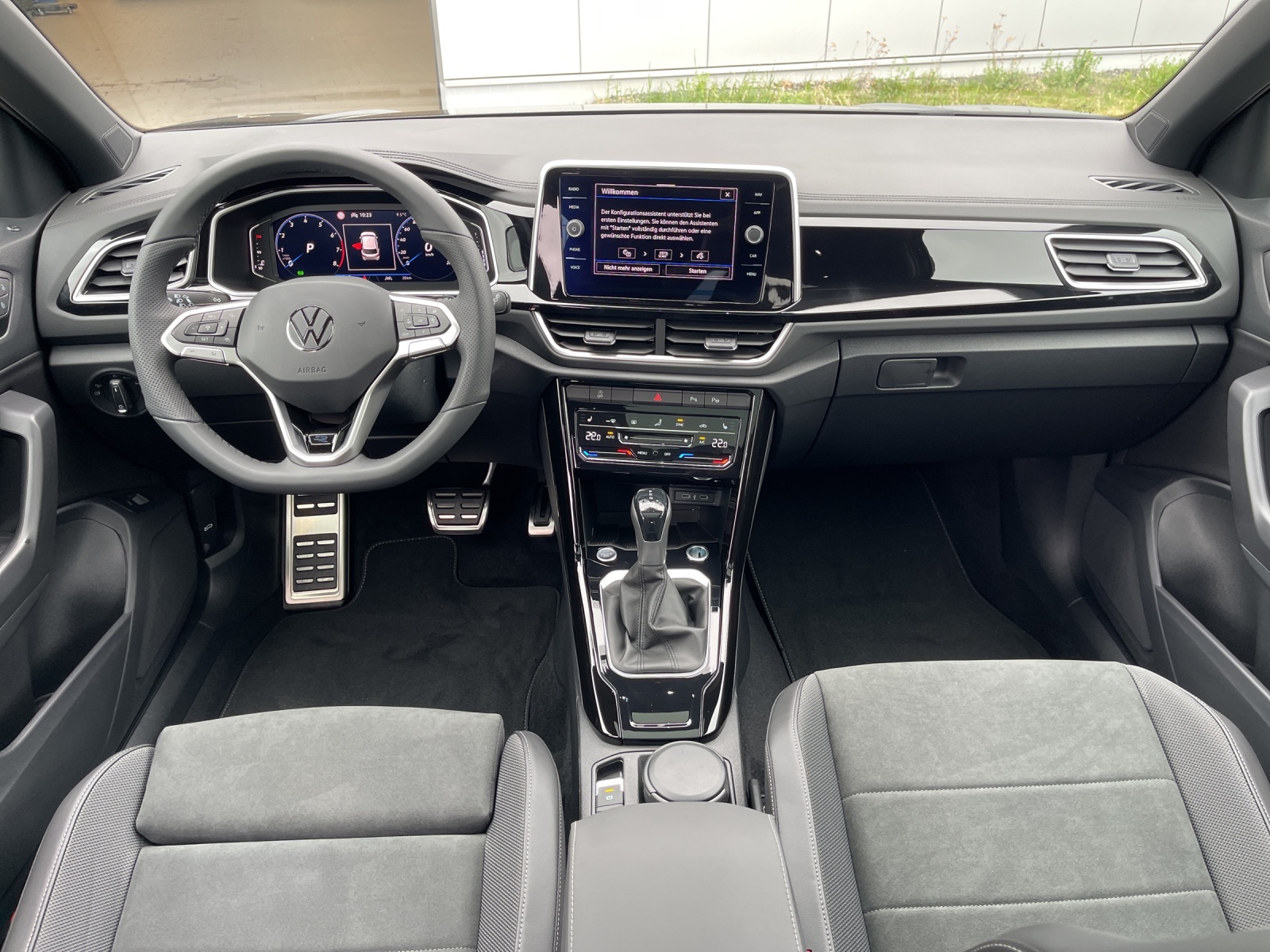 T-Roc 1.5 TSI DSG R-Line IQ-Light TravelAssist Panodach AHK