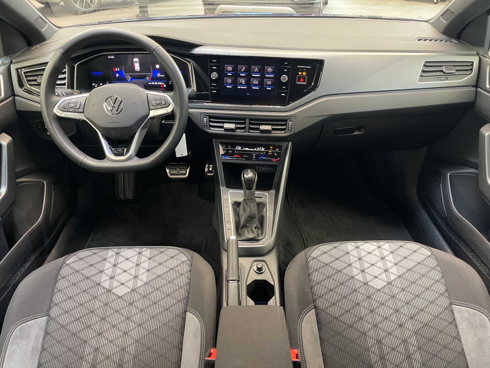 Taigo 1.5 TSI DSG R-Line IQ-Light TravelAssist Navi Rückkamera