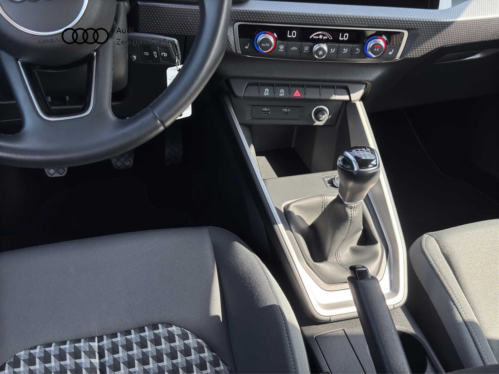 A1 Sportback 25 TFSI advanced smartphone interface Sitzheizung