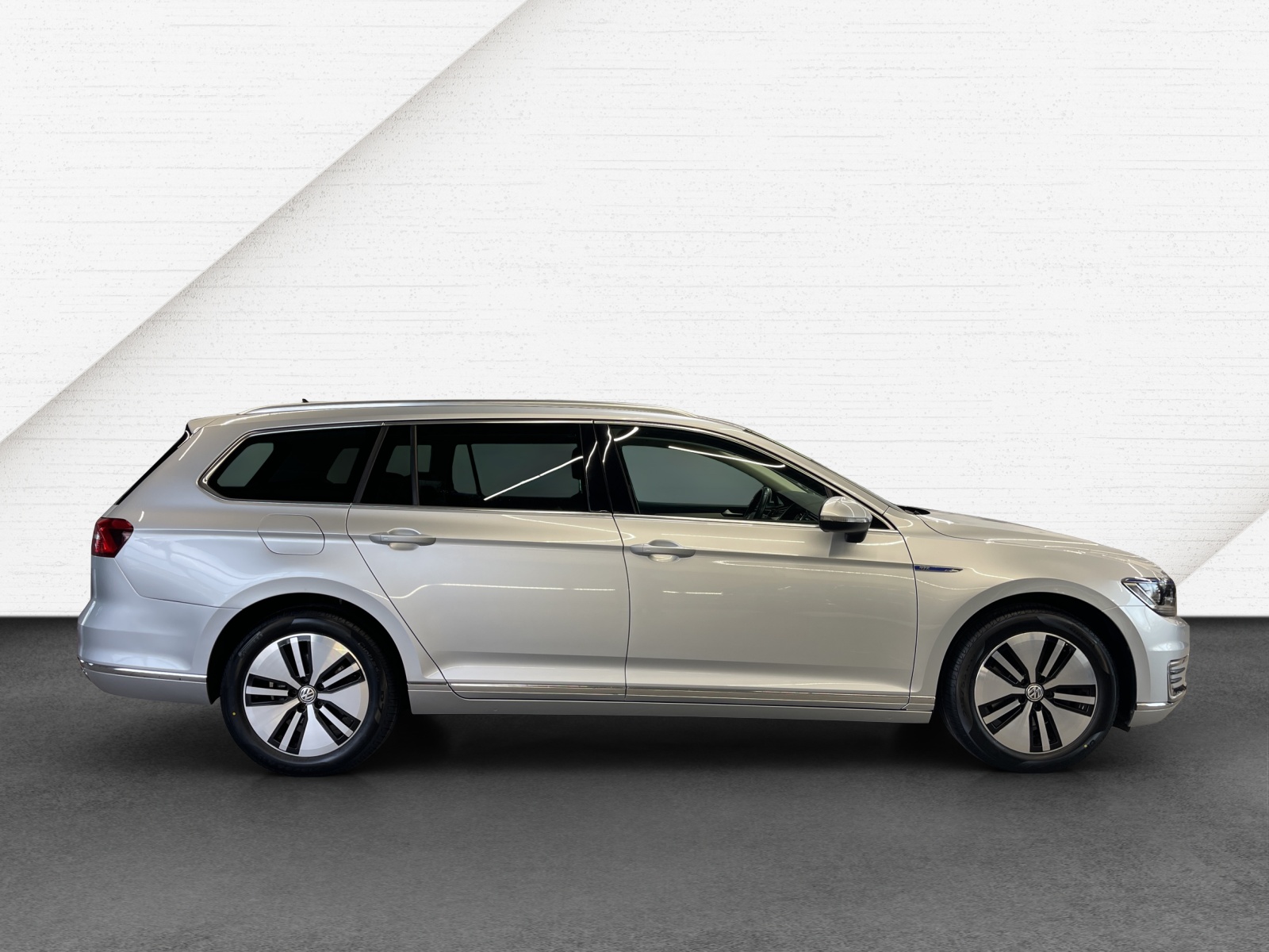 Passat Variant TSI Plug-In Hybrid DSG GTE ACC LED Panodach Navi AHK