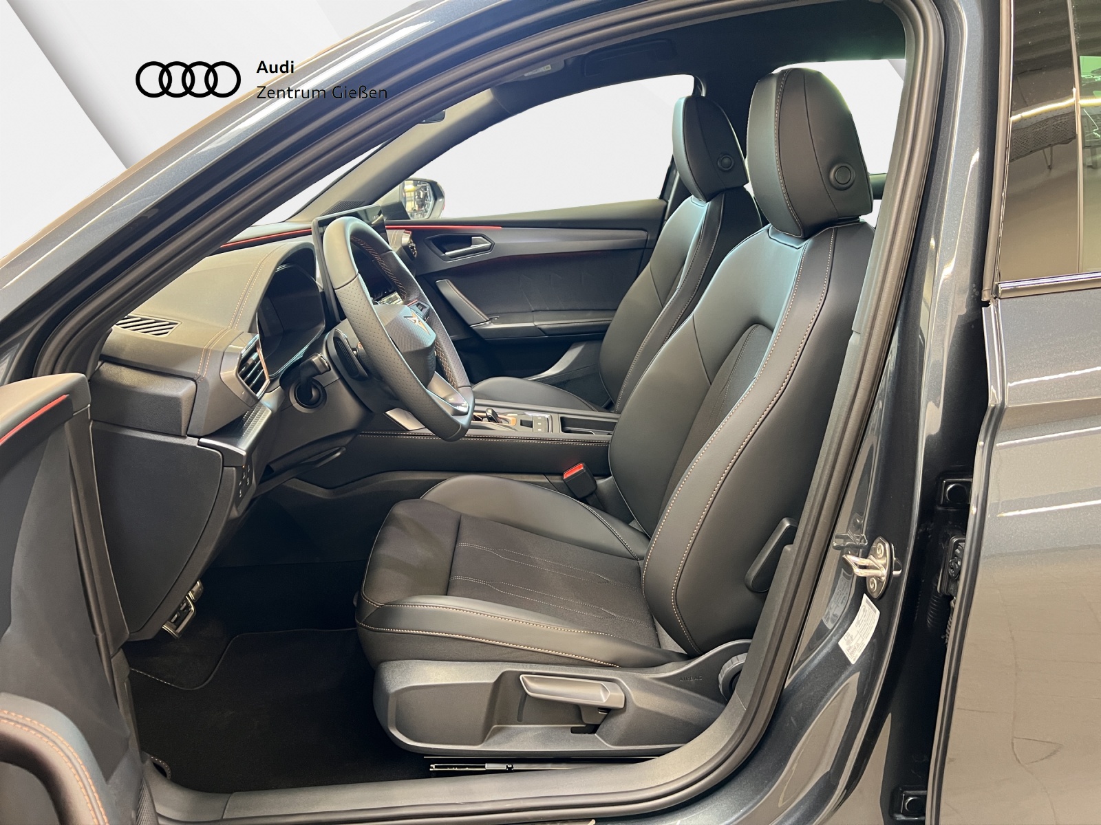 Leon Sportstourer 2.0 TDI DSG NEUES MODELL EDGE-Paket