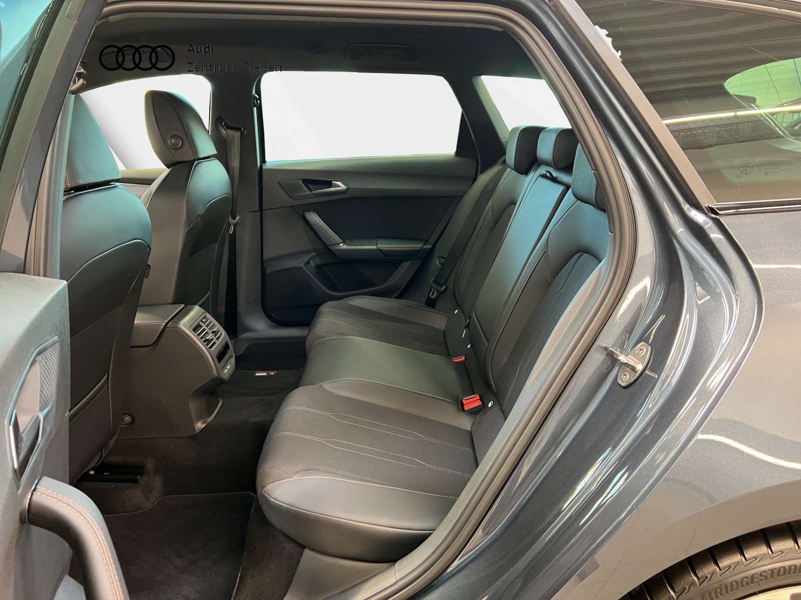 Leon Sportstourer 2.0 TDI DSG NEUES MODELL EDGE-Paket