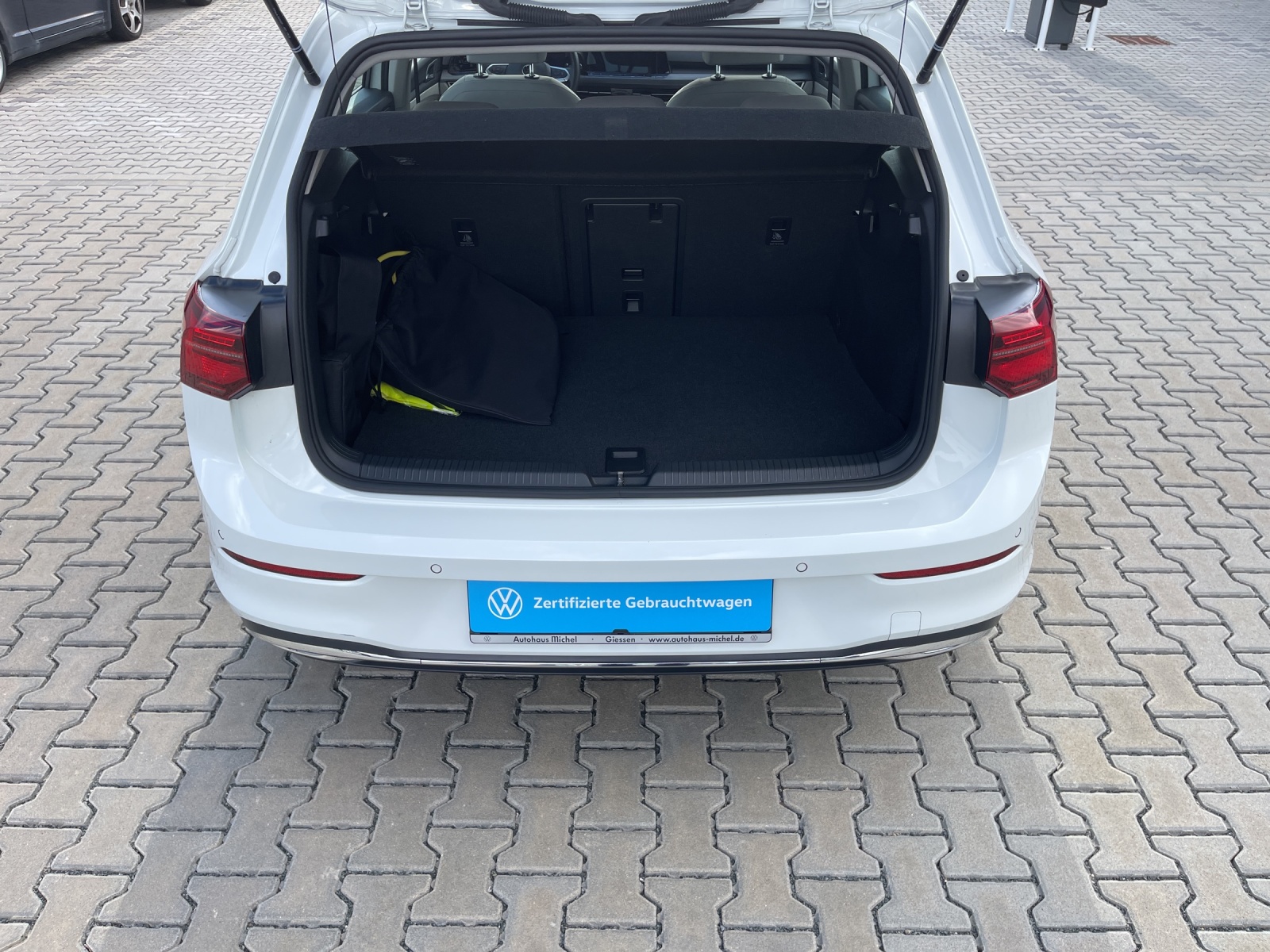 Golf VIII TSI Plug-In Hybrid DSG Style IQ-Light DCC Standheizung TravelAssist