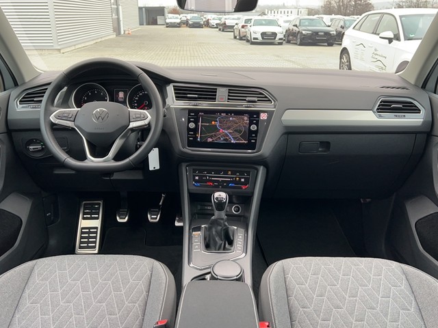 Tiguan 1.5 TSI Move ACC LED Navi AppConnect Alu-18Zoll