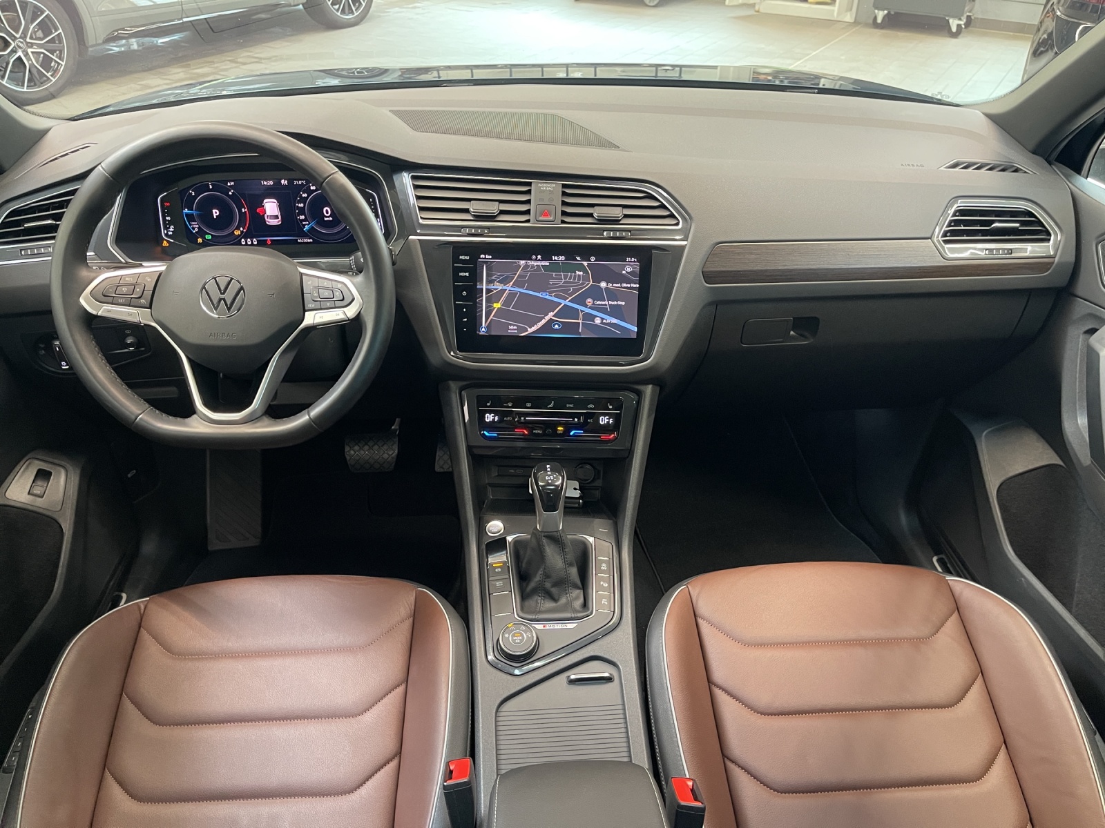 Tiguan 2.0 TDI DSG 4M Elegance IQ-Light HeadUp Panodach Navi Leder