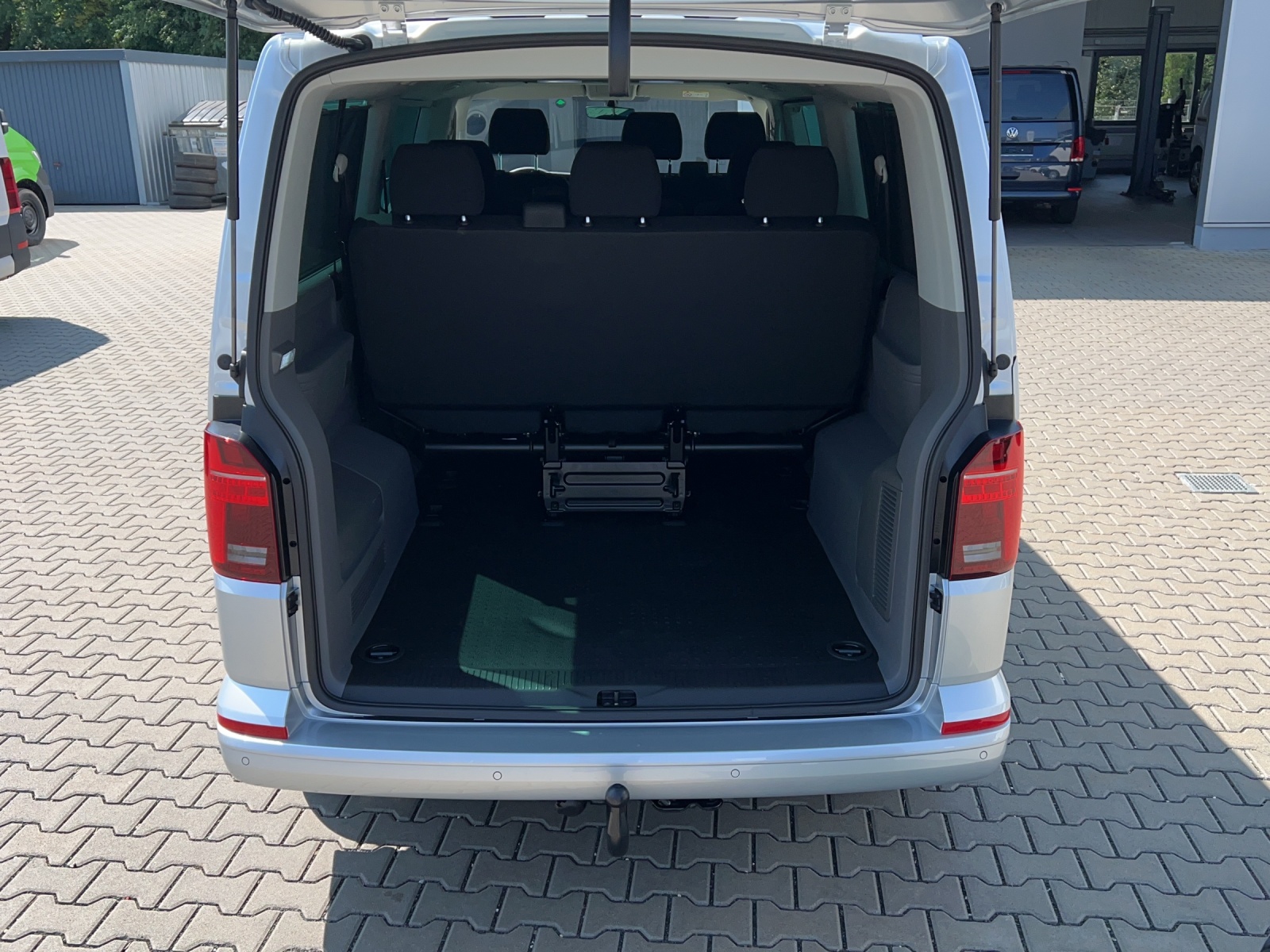 T6 Caravelle Trendline 6.1 2.0 TDI DSG LR Trendline Climatronik LED ACC AHK Navi PDC