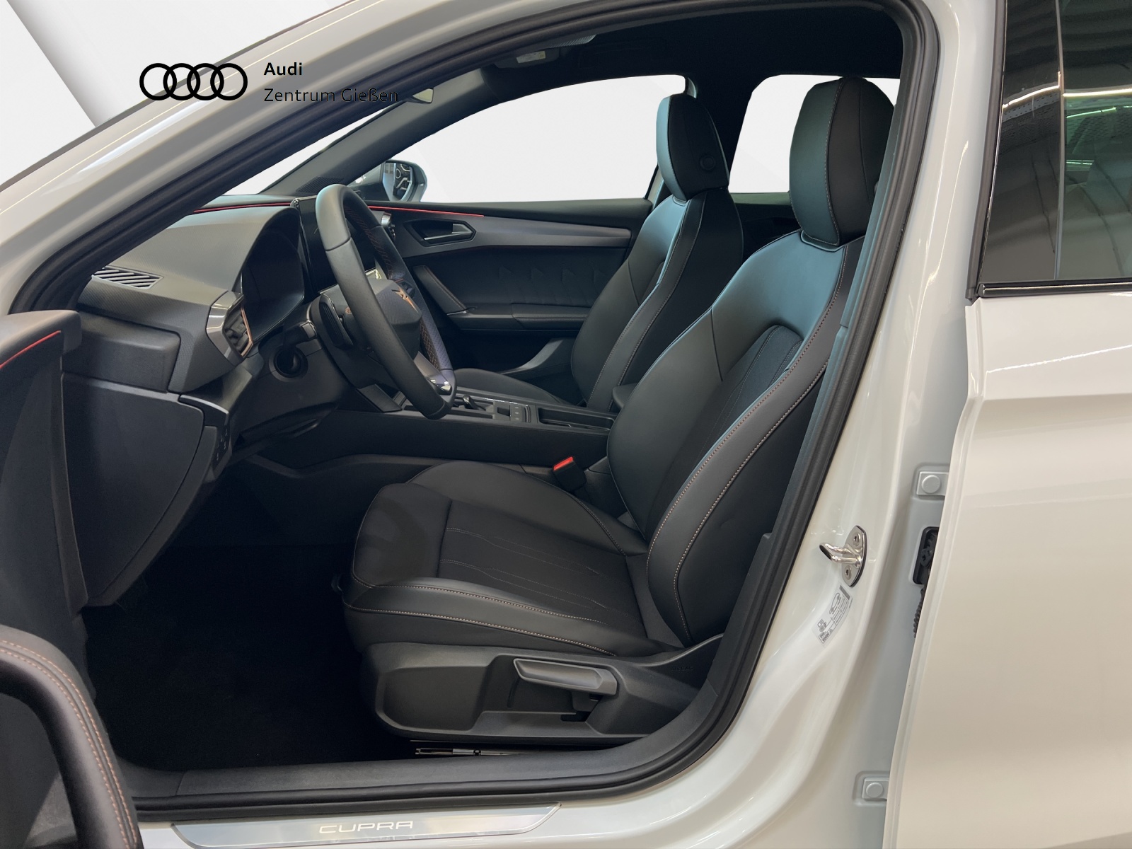 Leon Sportstourer 1.5 eTSI DSG Navi ACC Vision Plus