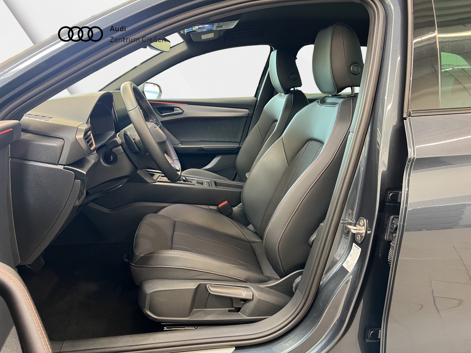 Leon Sportstourer 1.5 eTSI DSG Navi ACC Vision Plus
