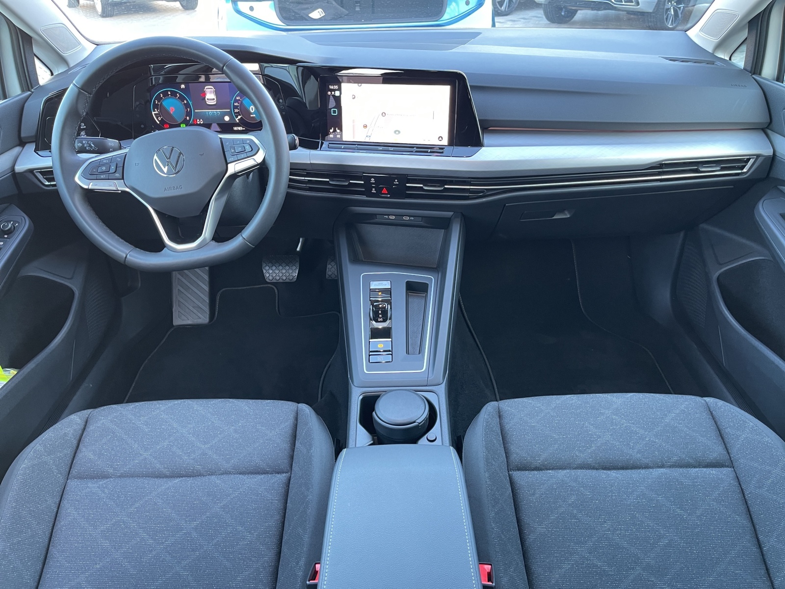 Golf VIII 1.5 eTSI DSG Life LED TravelAssist Navi Rückkamera