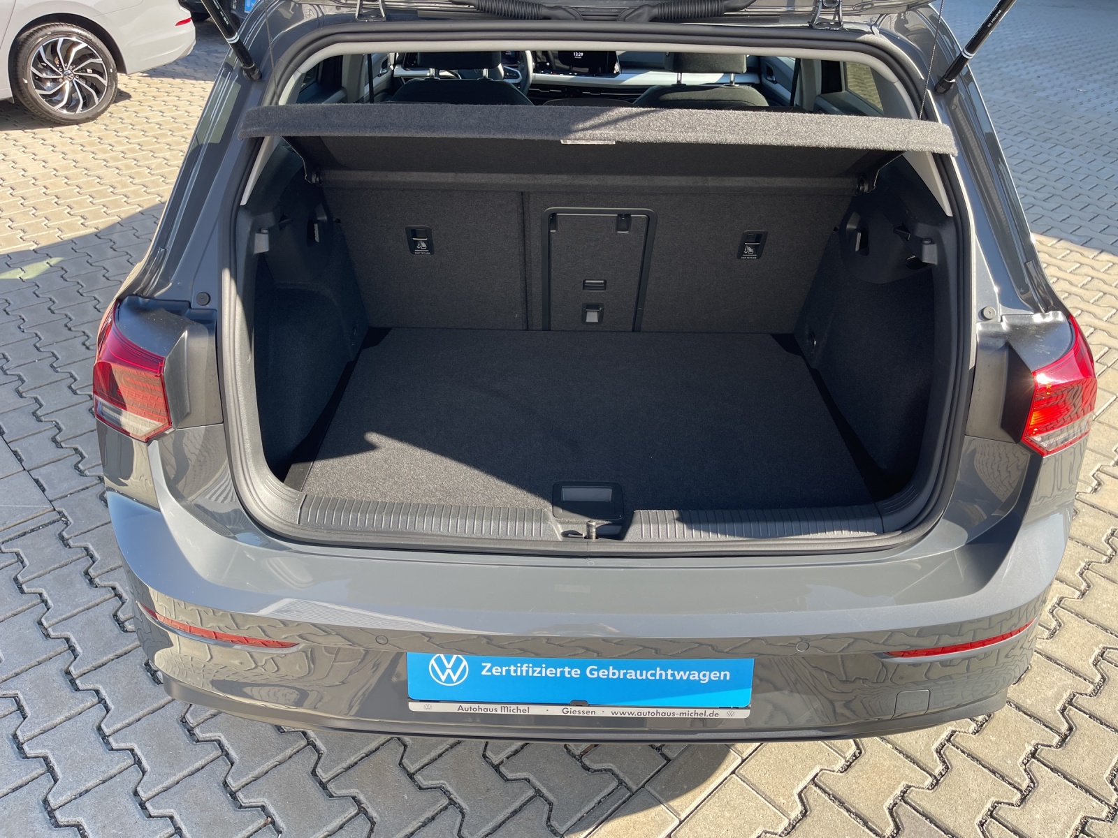 Golf VIII 1.5 eTSI DSG Life LED TravelAssist Navi Rückkamera