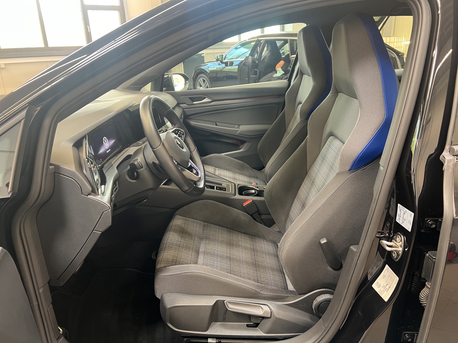 Golf VIII TSI Plug-In Hybrid DSG GTE LED-Plus Navi Alu-17Zoll Sitzheizung