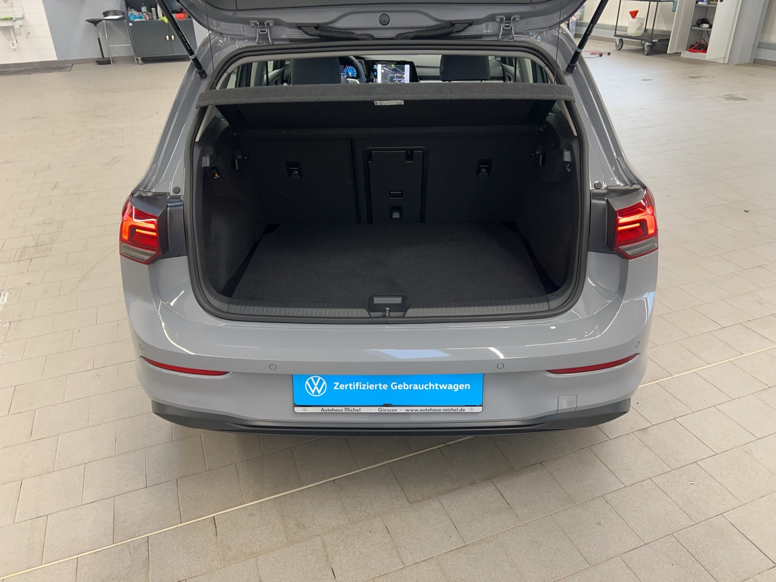 Golf VIII 1.0 TSI Life TravelAssist HeadUp AHK Navi Rückkamera