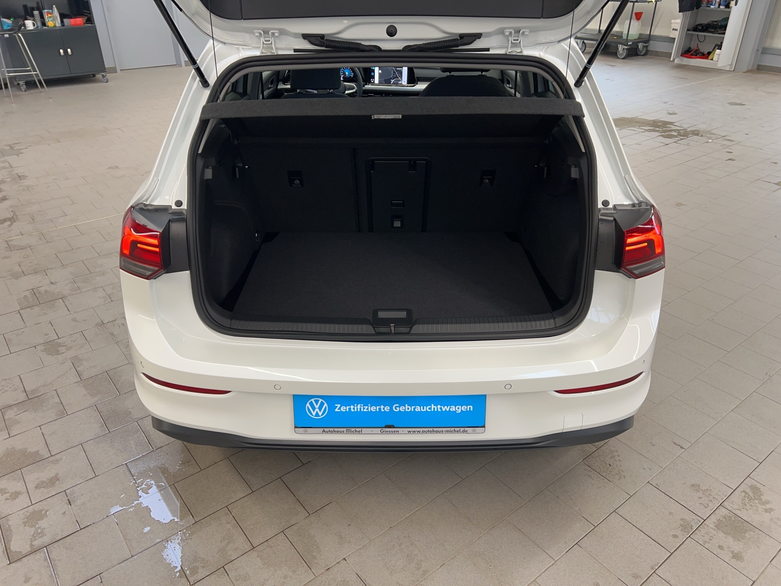 Golf VIII 1.5 eTSI DSG Life TravelAssist LED Navi Rückkamera