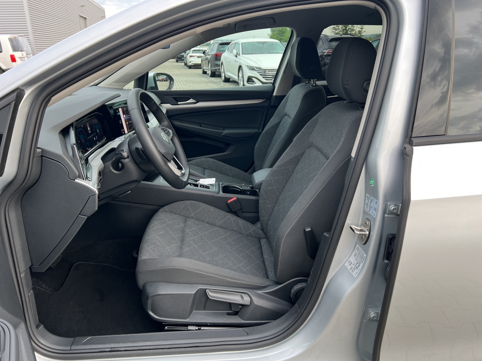 Golf VIII Variant 2.0 TDI DSG Life LED TravelAssist Navi AHK