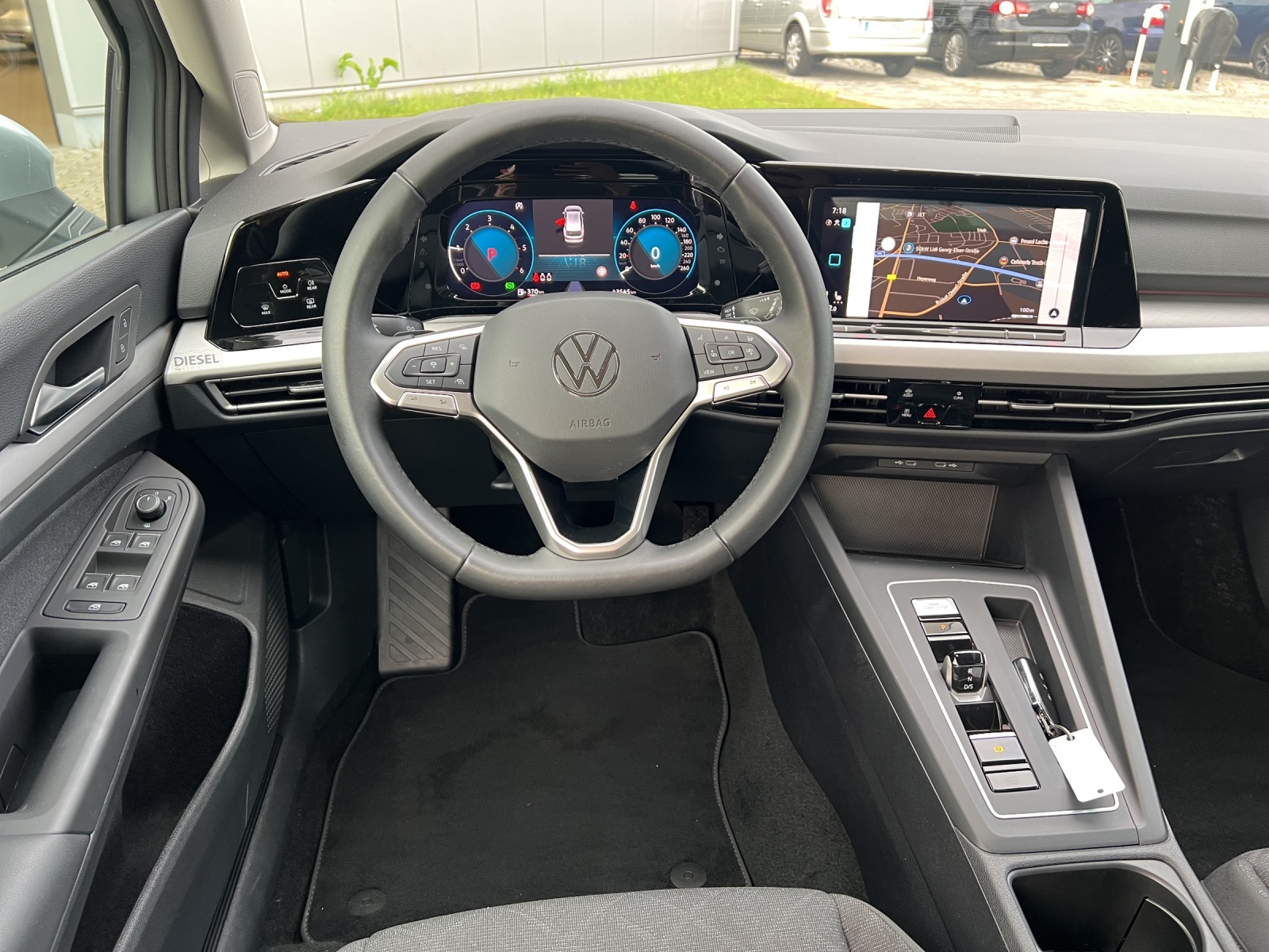 Golf VIII Variant 2.0 TDI DSG Life LED TravelAssist Navi AHK