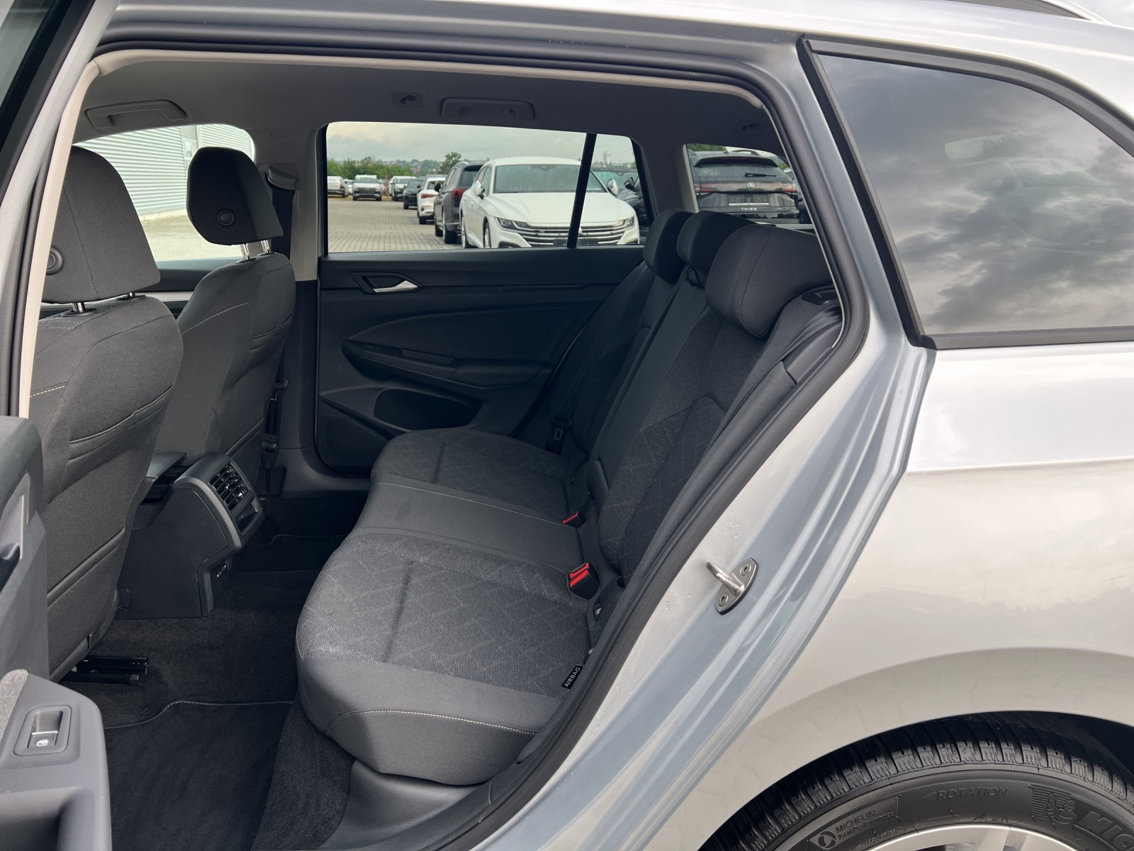 Golf VIII Variant 2.0 TDI DSG Life LED TravelAssist Navi AHK