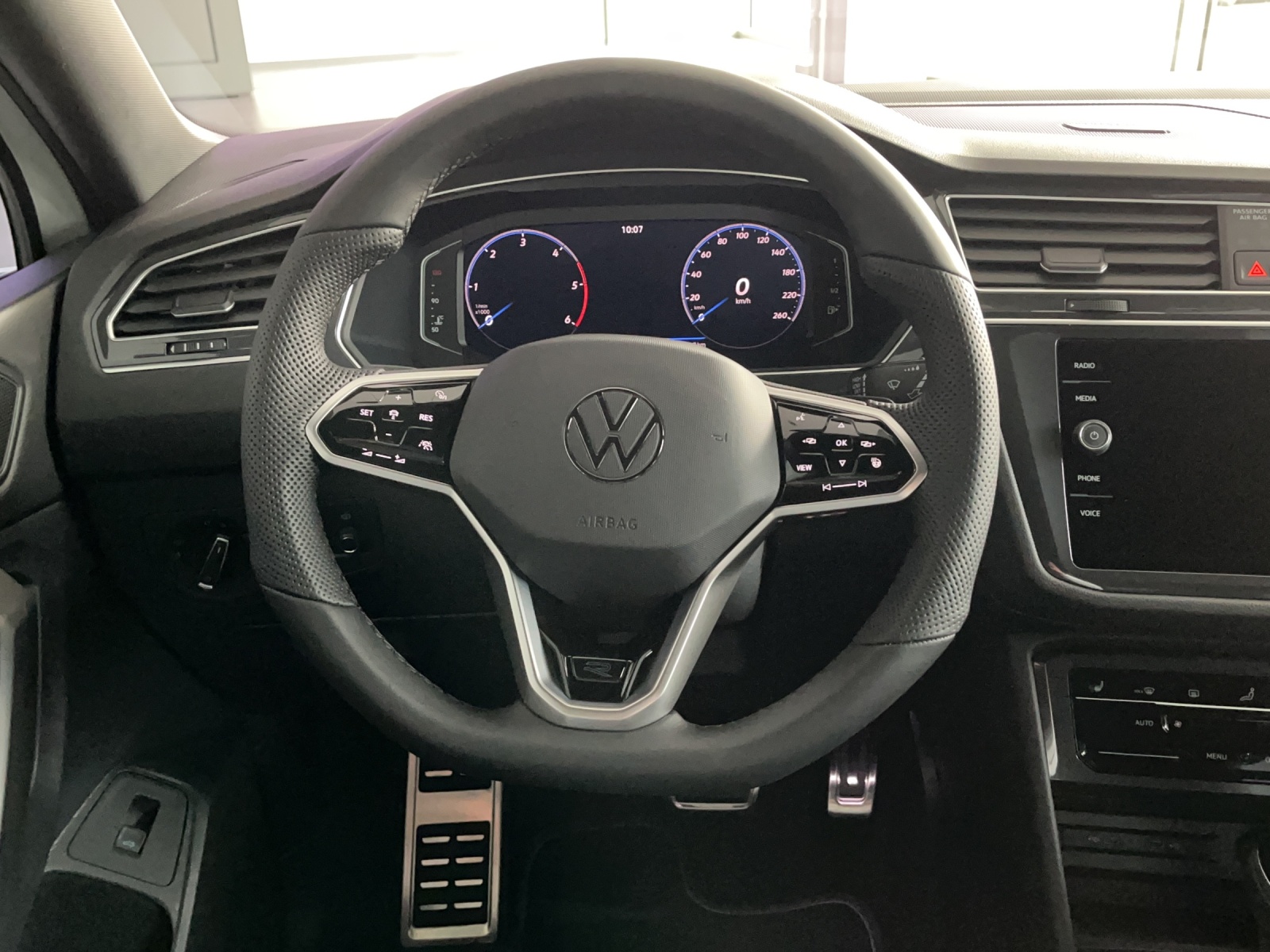 Tiguan Allspace 2.0 TDI DSG 4M R-Line IQ-Light HeadUp Navi AHK