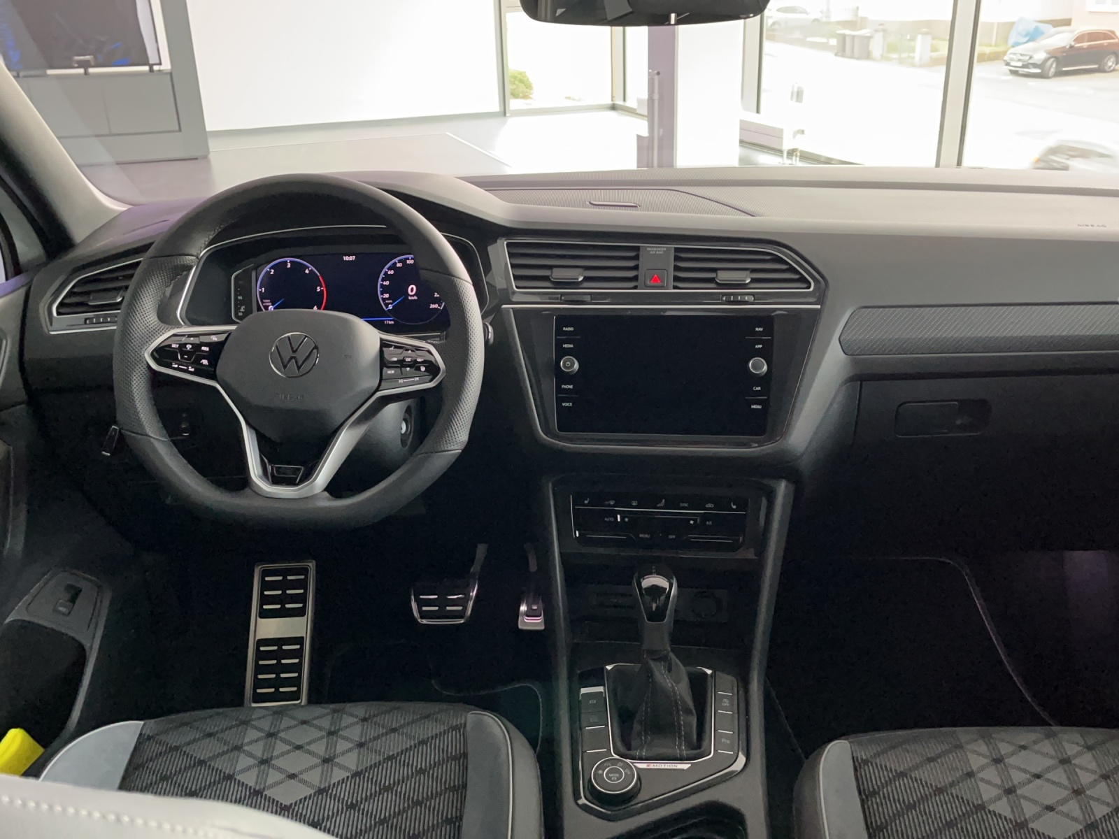 Tiguan Allspace 2.0 TDI DSG 4M R-Line IQ-Light HeadUp Navi AHK