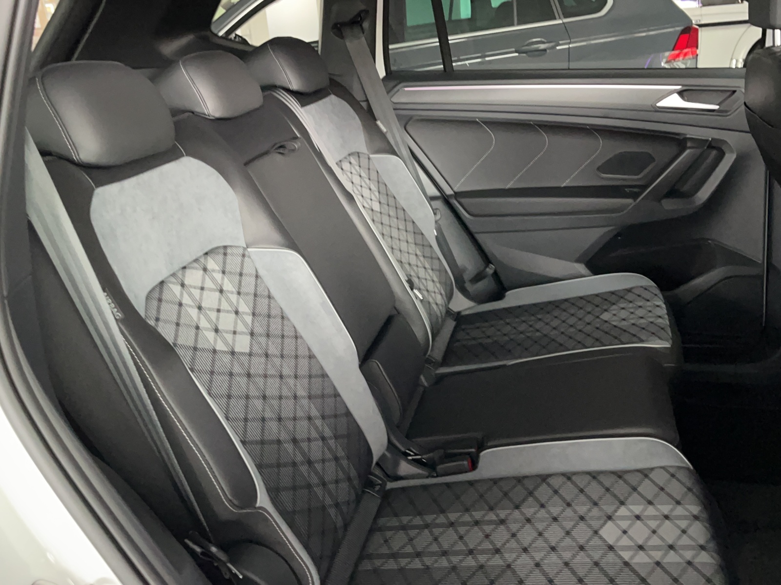 Tiguan Allspace 2.0 TDI DSG 4M R-Line IQ-Light HeadUp Navi AHK