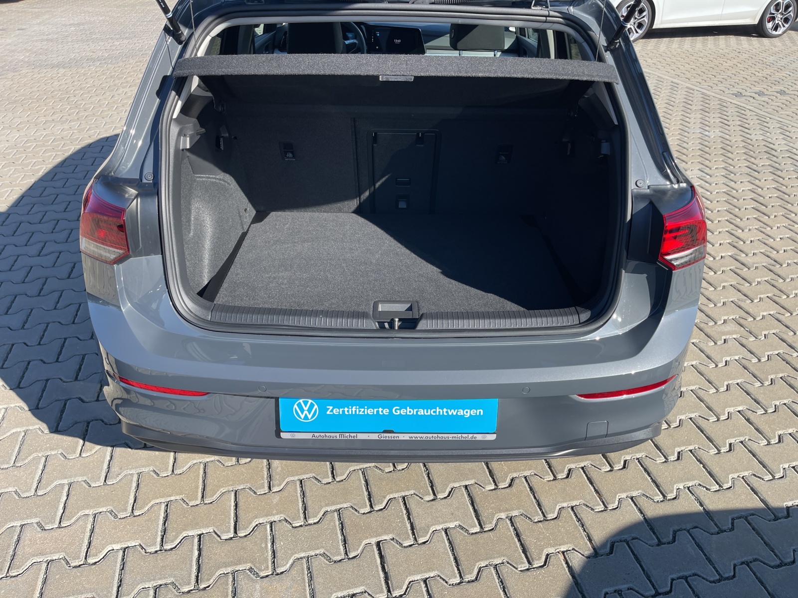 Golf VIII 1.5 eTSI DSG Life LED TravelAssist Navi Rückkamera