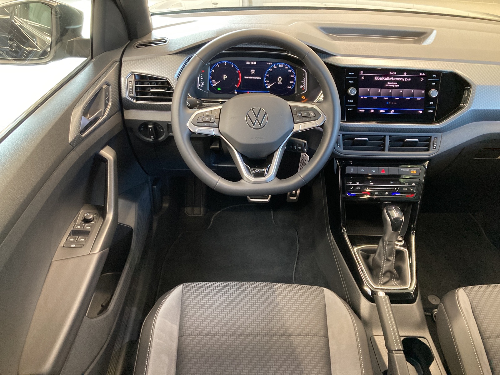 T-Cross 1.5 TSI DSG R-Line LED TravelAssist Rückkamera Alu-18Zoll