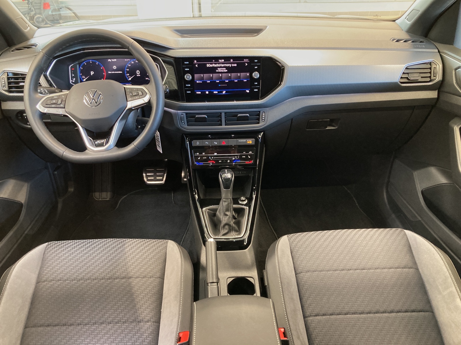T-Cross 1.5 TSI DSG R-Line LED TravelAssist Rückkamera Alu-18Zoll