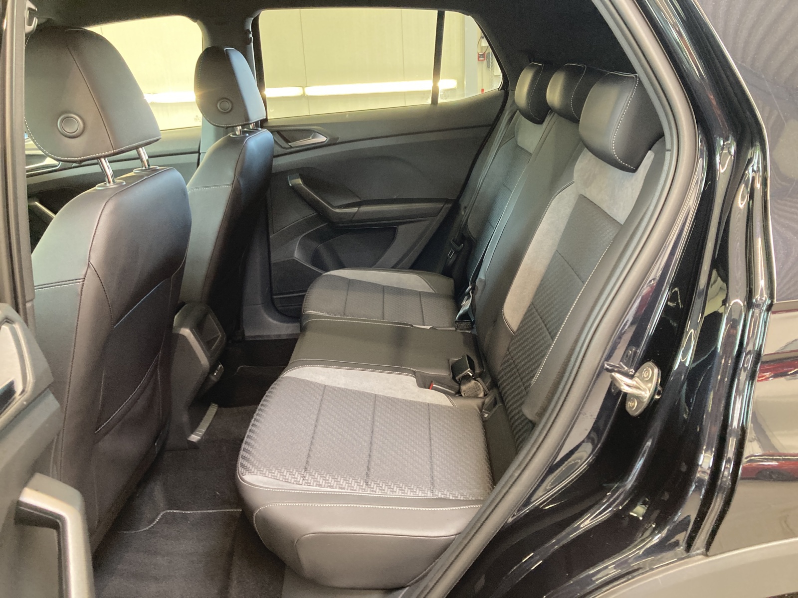 T-Cross 1.5 TSI DSG R-Line LED TravelAssist Rückkamera Alu-18Zoll
