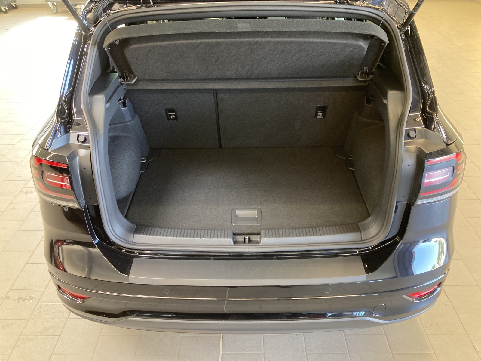 T-Cross 1.5 TSI DSG R-Line LED TravelAssist Rückkamera Alu-18Zoll