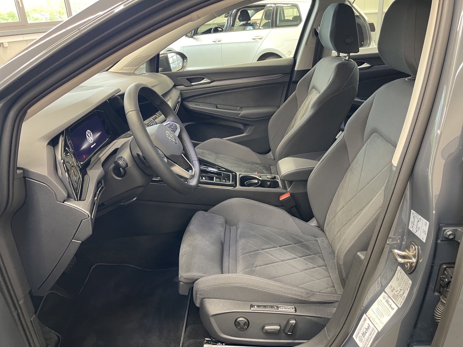 Golf VIII 2.0 TDI DSG Style IQ-Light Standheizung ACC AHK Navi