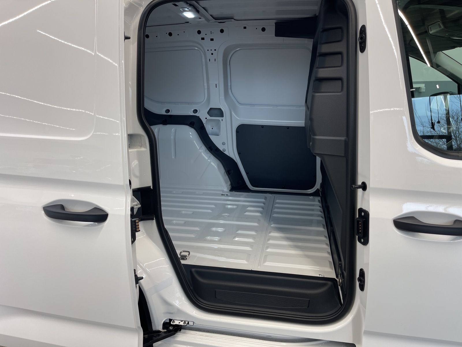Caddy Cargo 2,0 l TDI Klima AHK PDC APP Connect