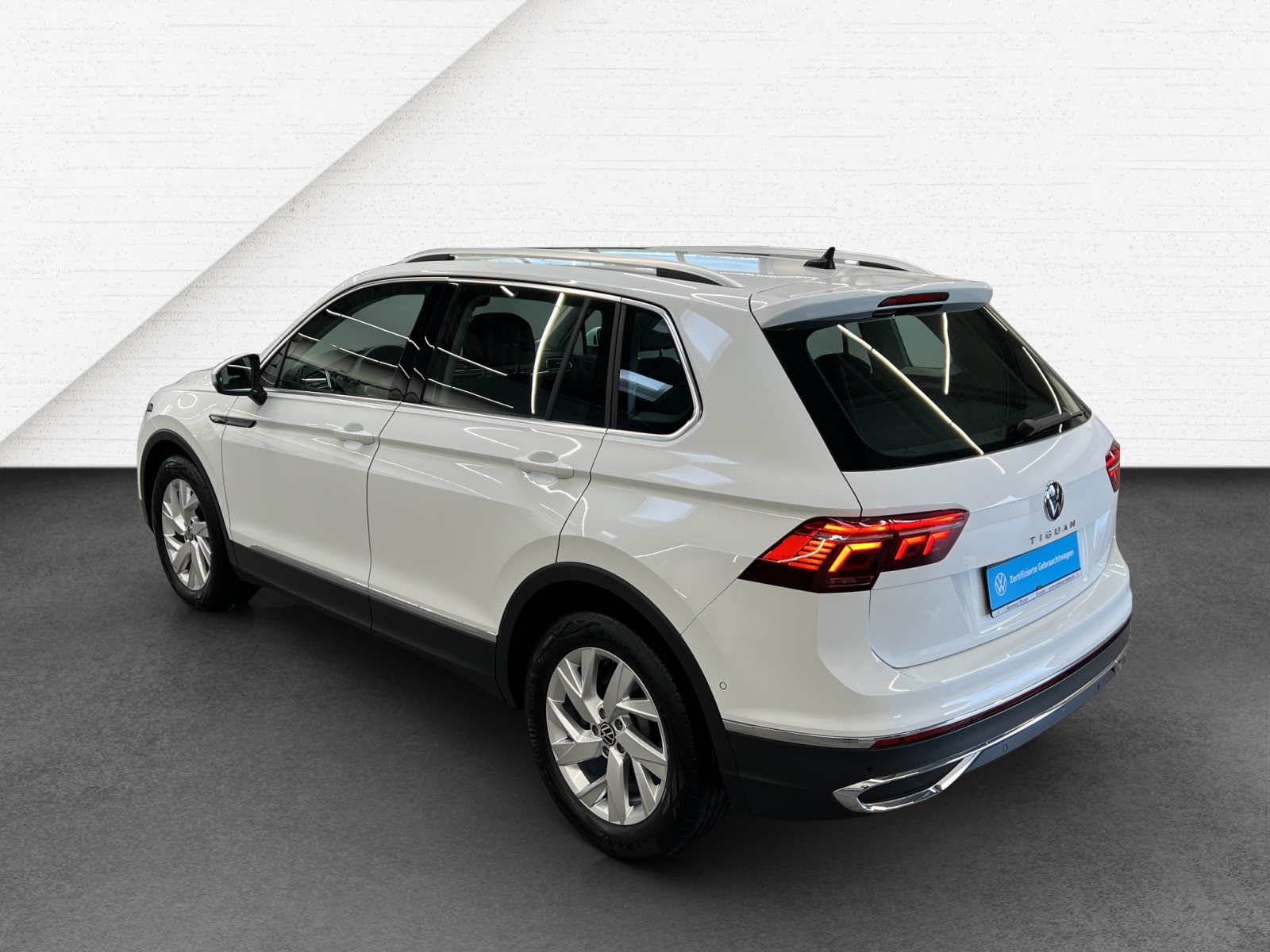 Tiguan 2.0 TDI DSG Elegance IQ-Light Standheizung TravelAssist Navi