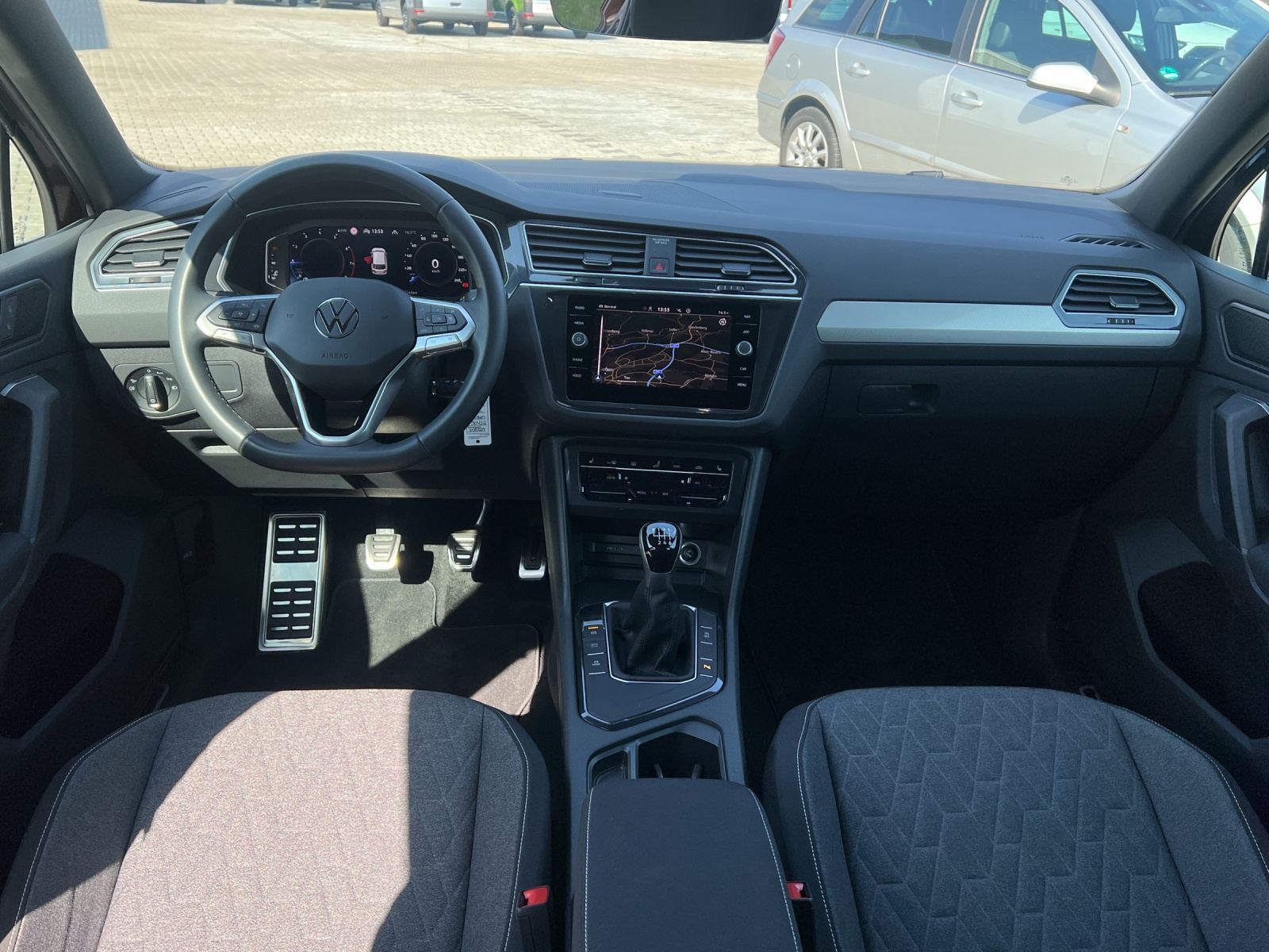 Tiguan 1.5 TSI Move ACC LED-Matrix Navi Alu-18Zoll