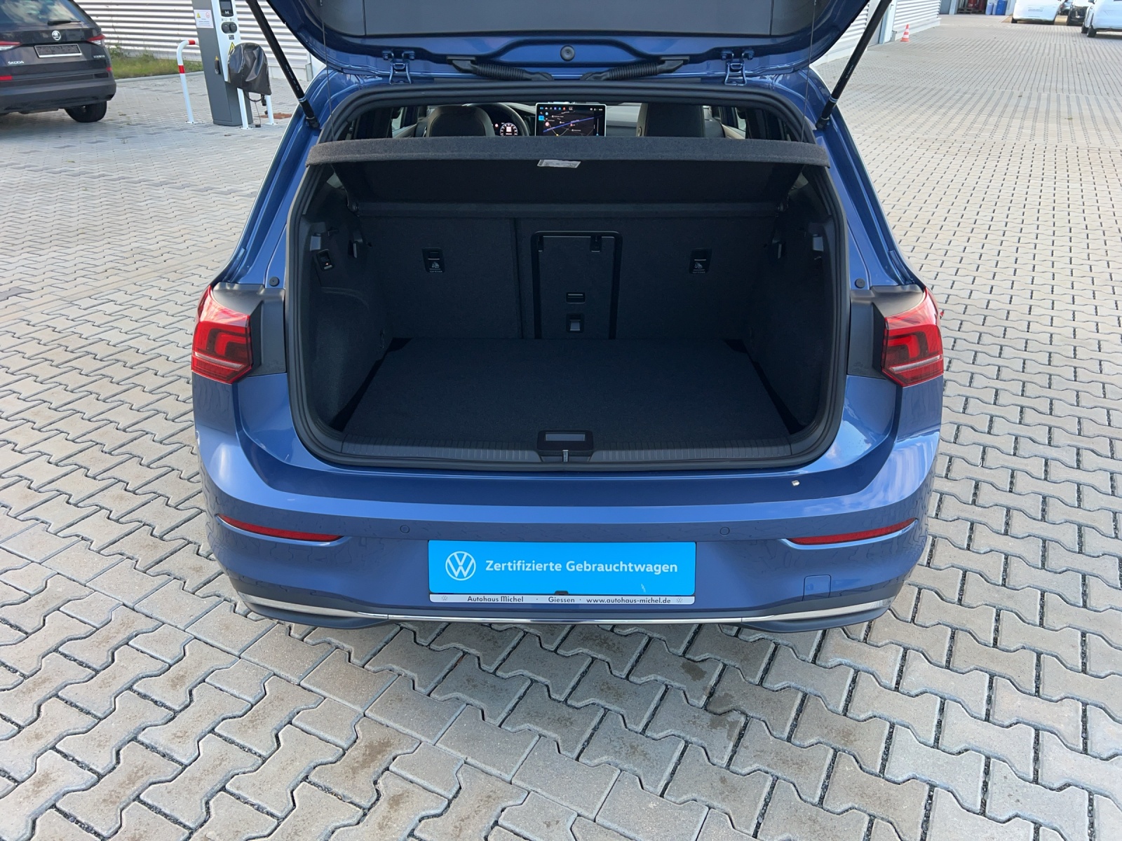 Golf VIII 1.5 eTSI DSG Edition 50 DCC HeadUp Panodach AHK Alu-18Zoll