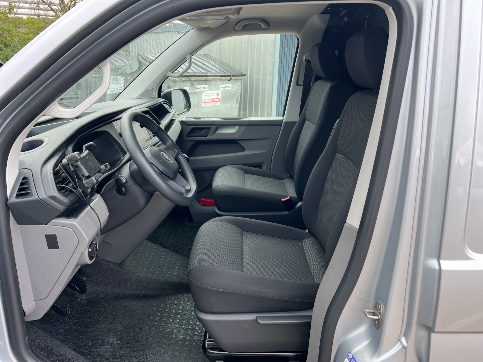 T6 Transporter 6.1 Kasten 2.0 TDI Klima PDC GRA Navi