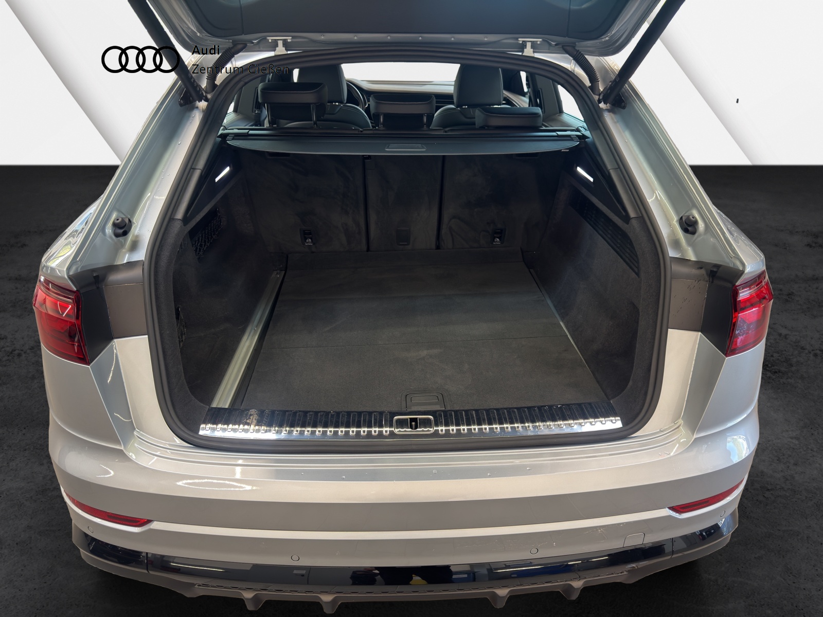 SQ8 4.0 TFSI quattro Carbon B&O AHK HuD PANO