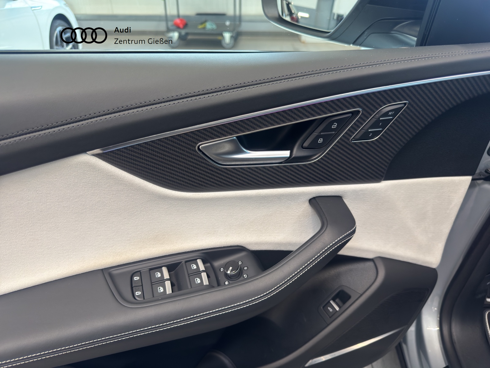 SQ8 4.0 TFSI quattro Carbon B&O AHK HuD PANO