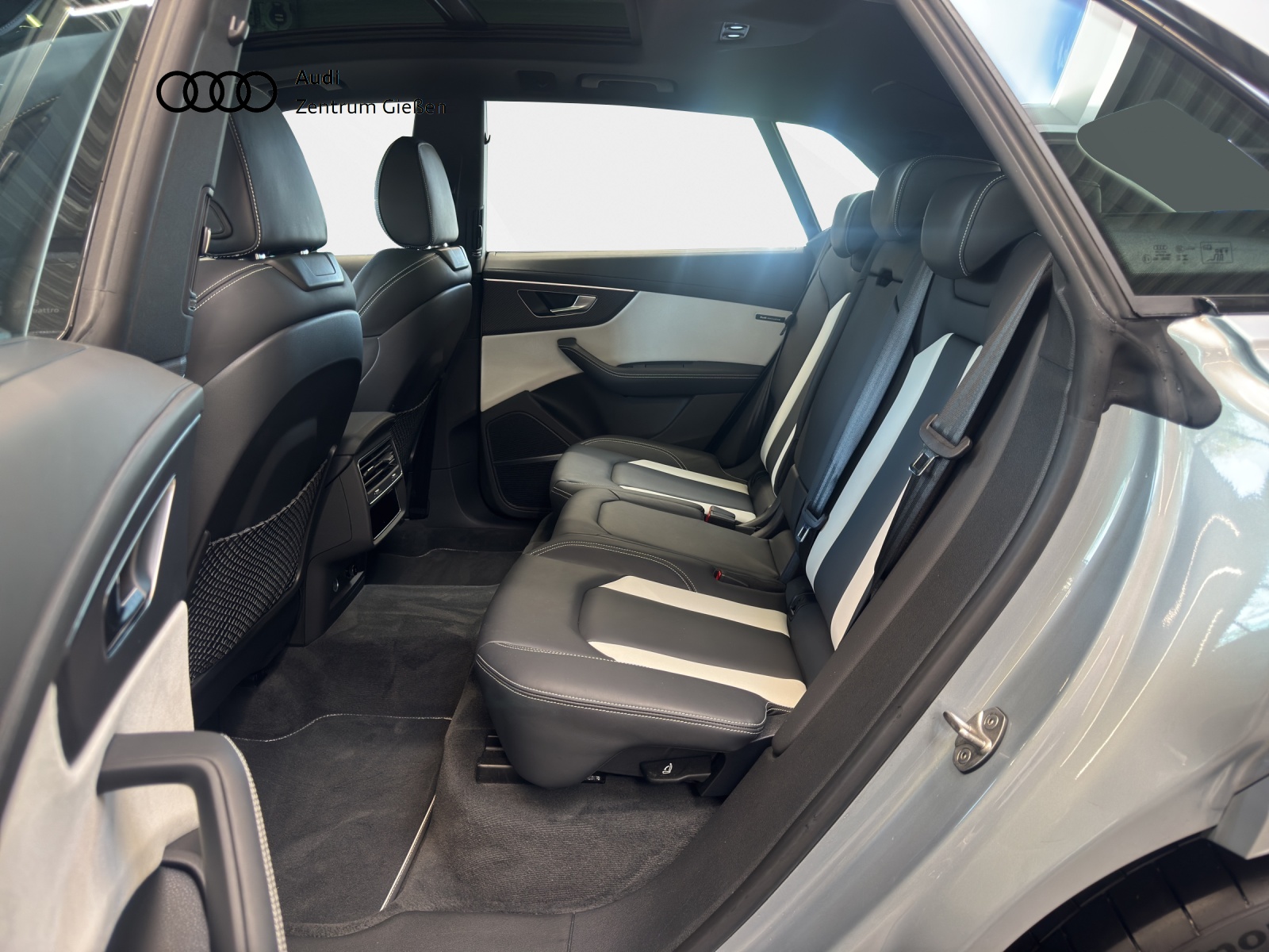 SQ8 4.0 TFSI quattro Carbon B&O AHK HuD PANO