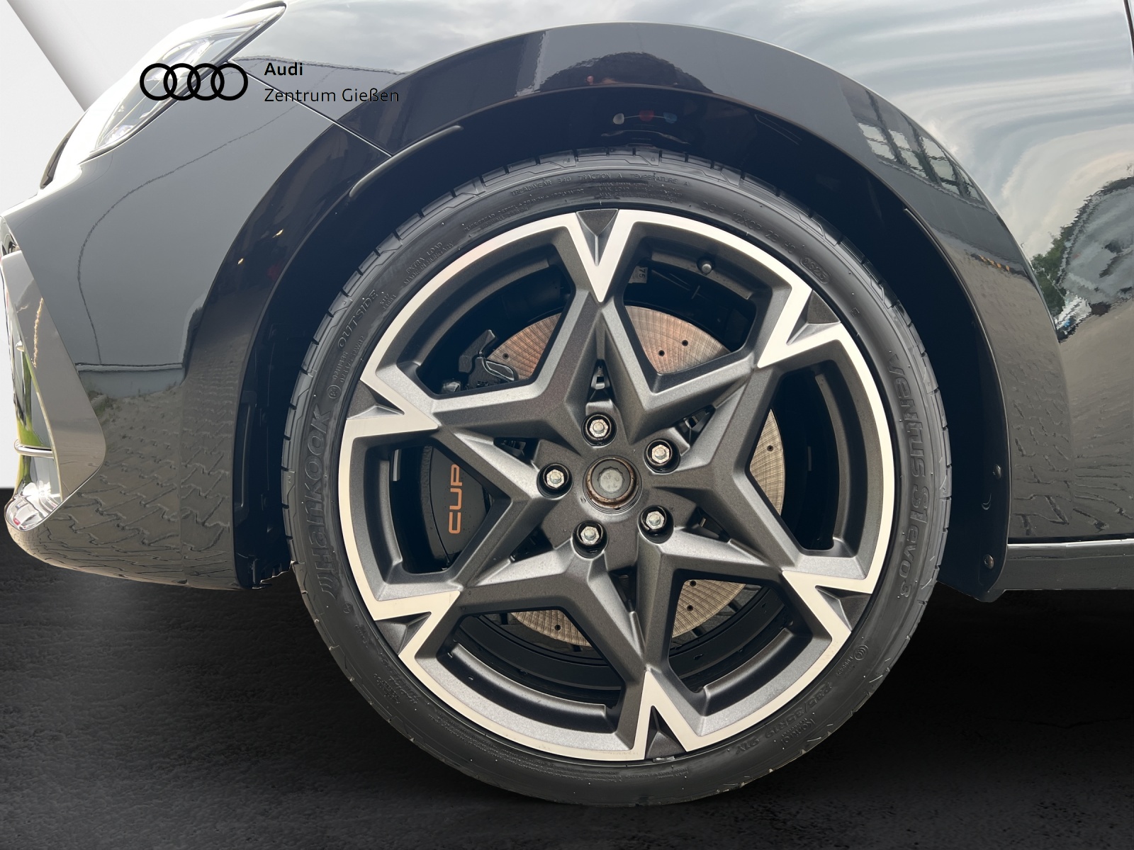 Leon Sportstourer 2.0 TSI 4Drive DSG VZ ACC AHK LED DCC 