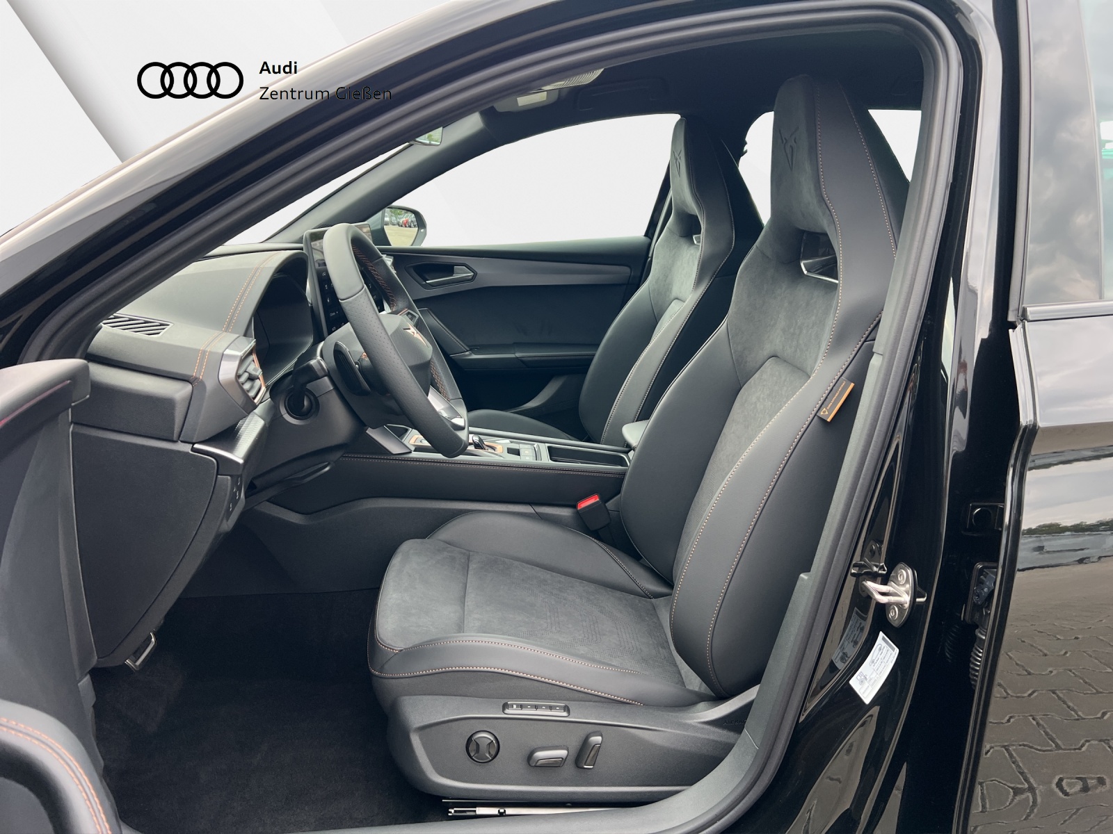 Leon Sportstourer 2.0 TSI 4Drive DSG VZ ACC AHK LED DCC 